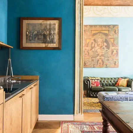 Apartman Plum Guide - Tarragon Tiger